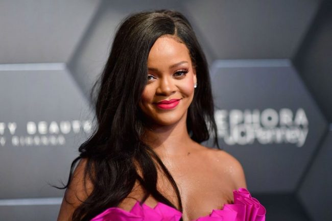 Rihanna donates